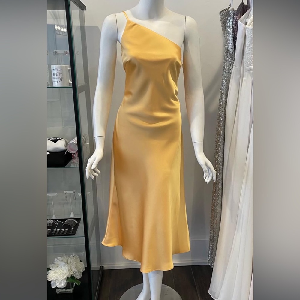 Amsale Mabel One-Shoulder Satin Midi Dress in Marigold s. 10